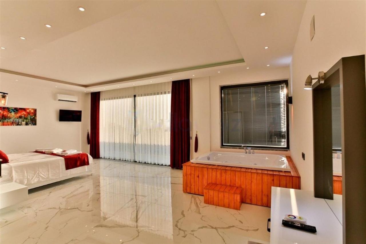Villa Lycian-Kalkan 3 Bedroom-2 Jakuzzies-Sauna-Turkish Hamam-Huge Private Pool And Lovely Garden Kaş Exterior foto